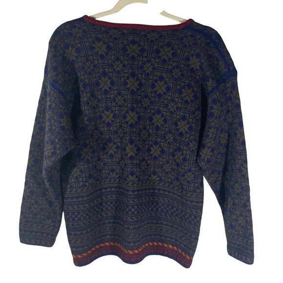 Oleana Norwegian Wool Sweater Size S V Neck snowflake design - Picture 2 of 9